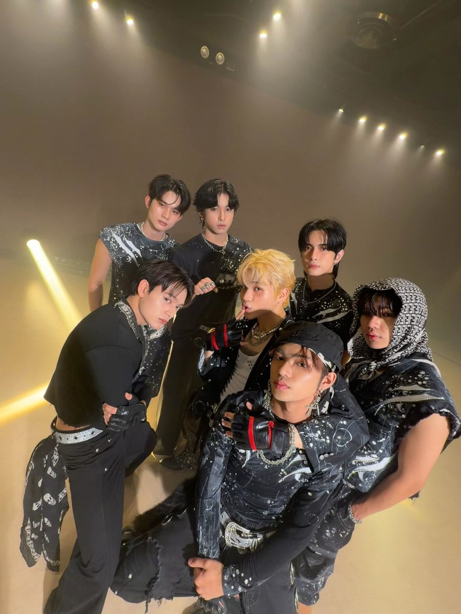 HOt7fan73398's tweet photo. Keep their music alive. Keep on streaming anchors. 

#HORI7ON #호라이즌
@HORI7ONofficial @HORI7ON_twt https://t.co/uYYq5R5Cqs