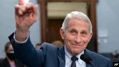 sarrah_bellus's tweet photo. If you consider Dr. Anthony Fauci an American hero, show your hand. ✋🇺🇸 https://t.co/pMgeKCLzqX
