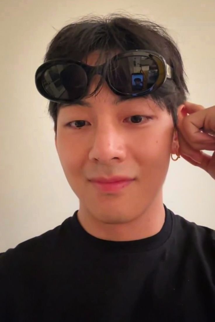 thvgaggedme's tweet photo. he's so pretty and silly i love him. https://t.co/bThB5uPwDe