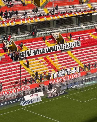 Burki_2611's tweet photo. Kayserispor şuana dek yalnızca Metro Holding ile sponsorluk anlaşması sağladı ve bu şehirde binlerce firma var. Kayserisporun zor gününde yanında olmayanları #Kayseriunutmaz https://t.co/8ZpIVSFQfU