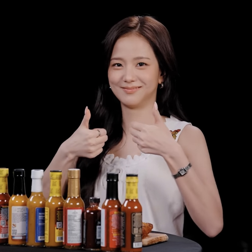 thepaleblood's tweet photo. พี่จีซูในรายการ Hot Ones (แปลบางส่วน+ไม่เรียงตามลำดับ) #JISOO @officialBLISSOO 

เริ่มรายการมา sean (พิธีกร) พูดถึงบั้มเดบิวท์ของพิก่อนเลยว่าจะปล่อยเร็วๆ นี้มากๆ

(ต่อ) https://t.co/JZ0nzmE04t