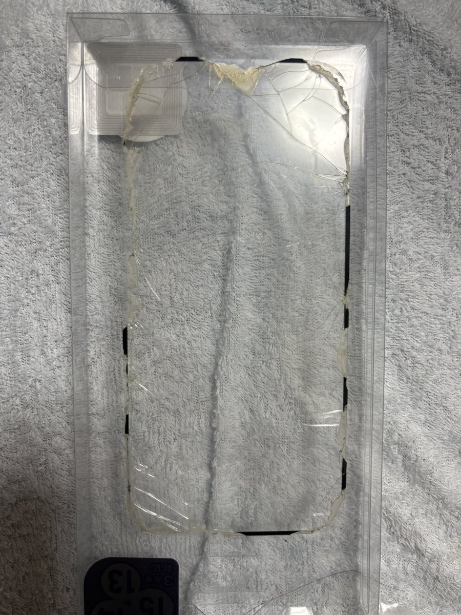 5hedgehog_OO's tweet photo. 変えるのがめんどくさいという理由だけでこんな状態のフィルム使ってたのヤバすぎる https://t.co/8P88FkwnBH