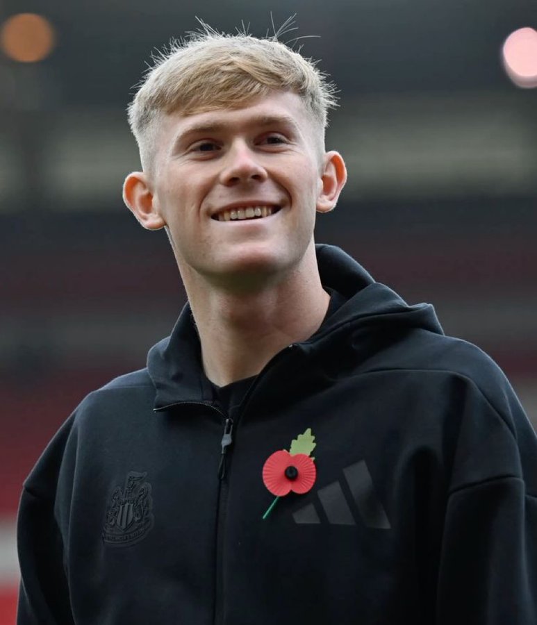 MufcIDfans's tweet photo. Lewis Hall akan sangat antusias untuk pindah ke Old Trafford, ia melihat Manchester United sebagai langkah maju. Jelas sekarang juga ada kesempatan untuk bermain sepak bola Liga Champions musim depan.

Sekali lagi, Newcastle secara ideal tidak ingin menjual tapi saya pikir jika Manchester United bersedia membayar di kisaran £60 juta maka para pemilik akan harus membuat keputusan.

[alex_crook]

#MUFCIndonesiafans