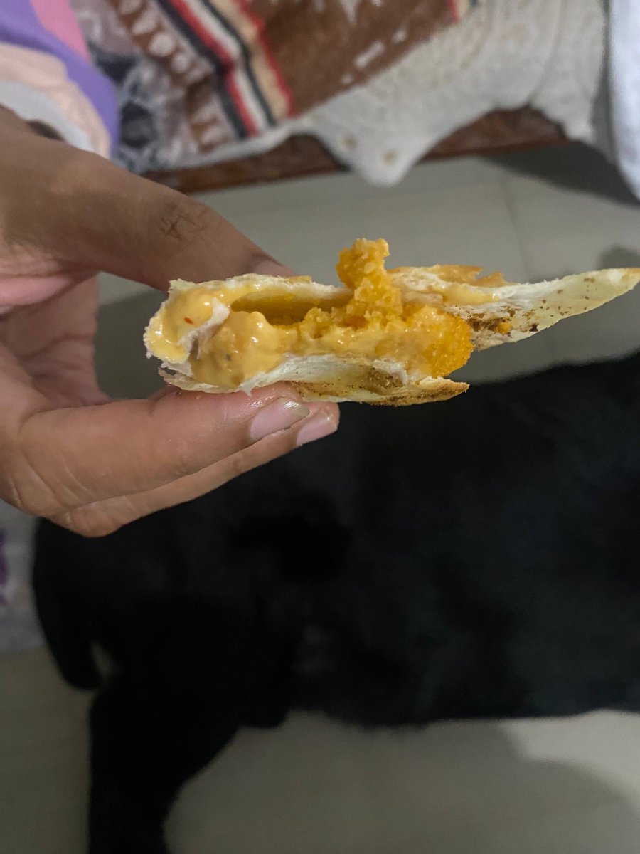 amitasj's tweet photo. @dominos There is probably a fake outlet in Badlapur, the recipe is nothing like the standard processing yet it is registered as an official domino’s outlet. Members experienced serious stomach upset after consuming this please look into this https://t.co/tBnPKzZ8m9