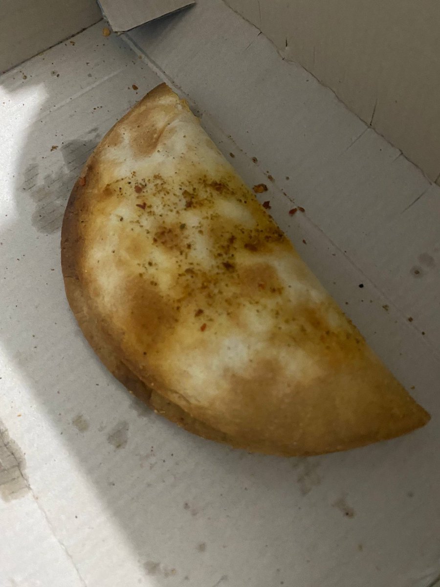 amitasj's tweet photo. @dominos There is probably a fake outlet in Badlapur, the recipe is nothing like the standard processing yet it is registered as an official domino’s outlet. Members experienced serious stomach upset after consuming this please look into this https://t.co/tBnPKzZ8m9