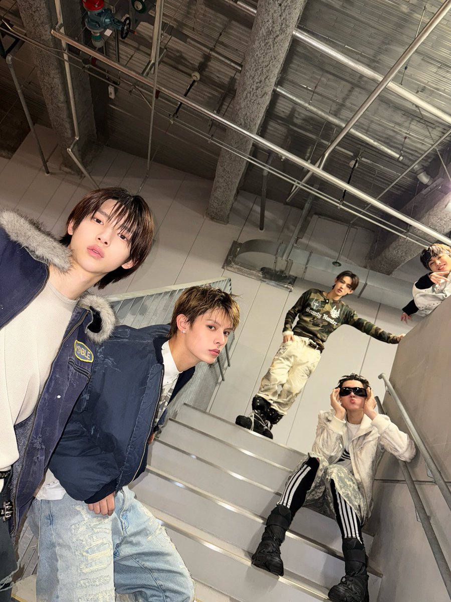 krtsi0_'s tweet photo. ㄴㅈ 얼굴 상태 미친 https://t.co/btWZrKPwQR