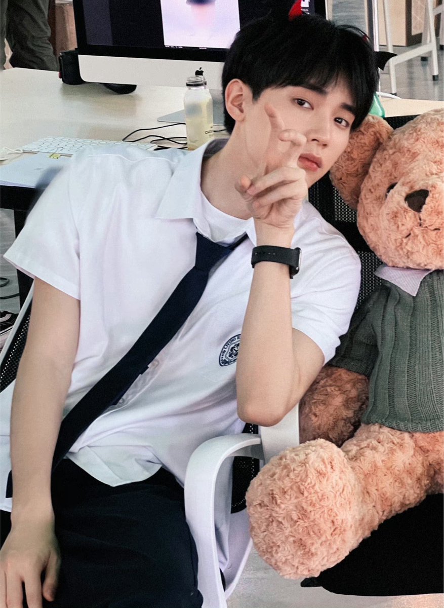 bbangnnz's tweet photo. 장루랑 선쥐안 비슷한시기에 촬영햇는데
느낌 이정도로 다른거 진심어케햇나싶고
그냥 남자가존내좋아짐.. https://t.co/Wf5XmtX0OC