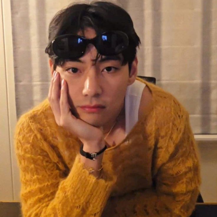 thvgaggedme's tweet photo. he's so pretty and silly i love him. https://t.co/bThB5uPwDe