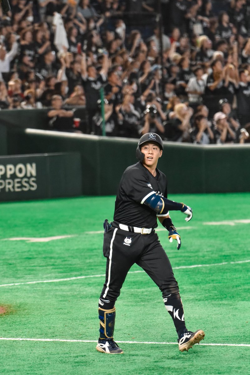 no_tsubuan_'s tweet photo. 見事なバット投げ‼️‼️‼️サヨナラホームラン‼️‼️‼️来田〜〜〜〜〜〜〜‼️
#来田涼斗 #bs2026 https://t.co/mQLe8EK9iA