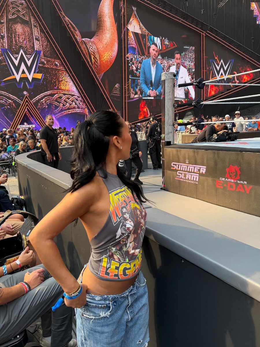 AthleteVanity's tweet photo. Suni Lee was ringside at SummerSlam in Minnesota 📸 https://t.co/88fKCXdlco