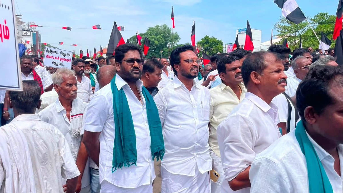 SubhaChandrase1's tweet photo. திருவள்ளுவர் ஆண்டு 2057, ஆடி ௴  18 (03/08/2026) திங்கட்கிழமை 

த.வெ.க. அரசை கண்டித்து, தஞ்சை பனகல் கட்டிடம் அருகில் தமிழ்நாடு சட்டமன்ற எதிர்க்கட்சித் தலைவர், இளம் தலைவர் மாண்புமிகு. @Udhaystalin அவர்கள் தலைமையில் நடைபெற்ற கண்டன ஆர்ப்பாட்டத்தில் கலந்து கொண்டோம். 

@arivalayam https://t.co/ApNkMEoji0