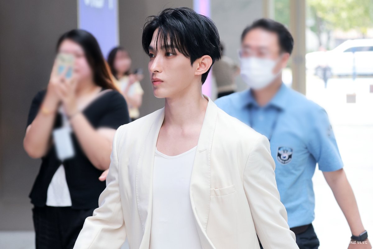healinghome_svt's tweet photo. 260731 내 남은 연애 제작발표회 출근
🤴🏻

#세븐틴 #SEVENTEEN #도겸 #dokyeom #이석민 #DK #ドギョム https://t.co/5GtKy2FcRN