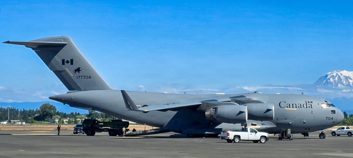 ANRALCOM's tweet photo. A Royal Canadian Air Force C-17 transported a U.S. Army M142 HIMARS to Nome, Alaska on July 31st alongside Soldiers from the 11th Airborne Division during Operation TUNDRA MERLIN. https://t.co/O1rdqX0CUG
