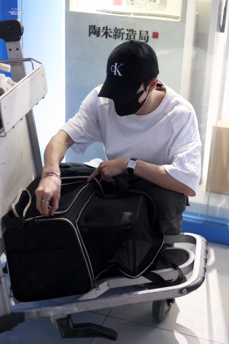 InfiniteStarsP's tweet photo. 𝟐𝟎𝟐𝟔𝟎𝟖𝟎𝟑 PEK🛬

尼克派尼克

@patrick_pppat
#TheKillingOfBegonia #แพทริค
#ZhengYan #海棠春
#PatrickFinkler #尹浩宇 https://t.co/e713v9Nbvi