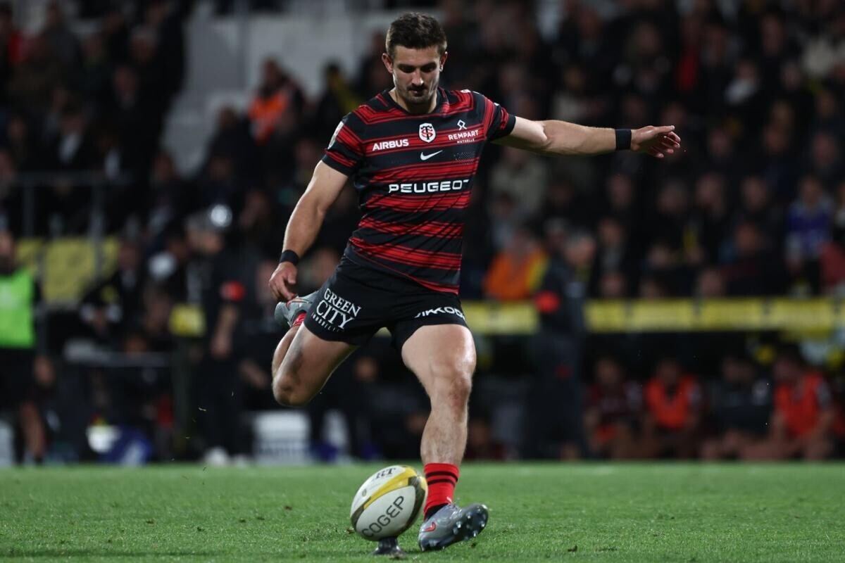 lequipe's tweet photo. Thomas Ramos aurait trouvé un accord avec le Racing ➡️ https://t.co/yrXtHwC4YA

INFO L'ÉQUIPE. L'arrière du quinze de France et du Stade Toulousain Thomas Ramos devrait, selon nos informations, rejoindre les Ciel et Blanc à la fin de son contrat, en 2027, juste après la Coupe du monde en Australie.
