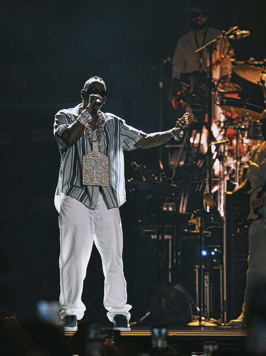 therulernyc's tweet photo. The Ruler's Back! #JAYZ25 https://t.co/qHhfxcO4M4