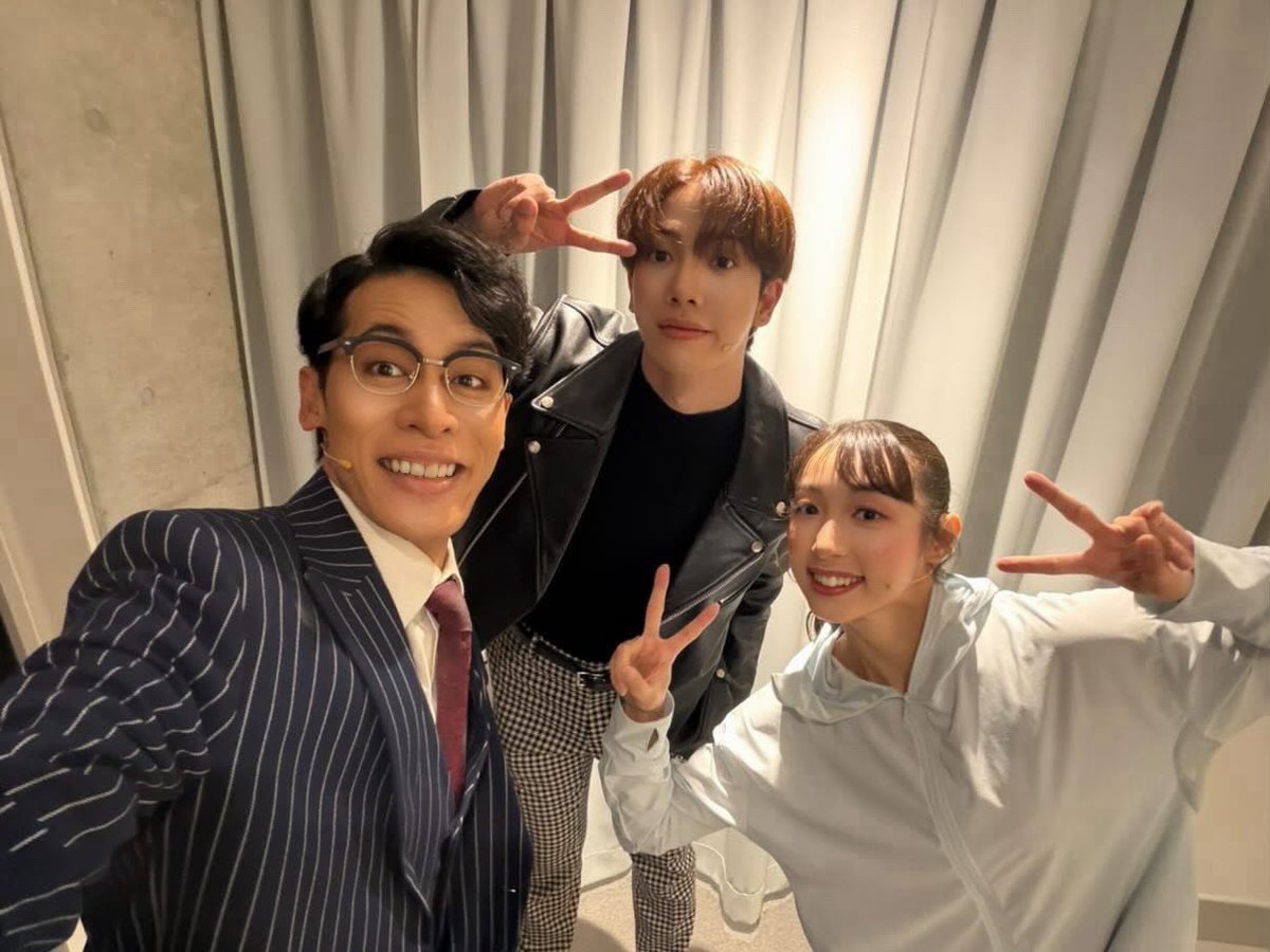 Tairaaan's tweet photo. #愛の不時着 オフショット。
ク・スンジュン役のKAZUTAくんと、
同じ事務所の星来ちゃん。

劇中では投資詐欺をされた憎むべき相手ですが、普段は類稀なる好青年。「人に愛される可愛いらしさ」はク・スンジュンにもどこか通じるところがあるのかも。

2人での電話のシーンが楽しすぎました。
あ���がとう！KAZUTA氏！