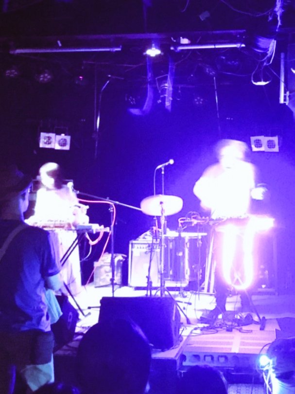 ma_records's tweet photo. 一楽儀光and安永桃瀬 TOUR
湯田温泉
オルガンズ・メロディー
KukiyaKiya、SpaceGrinder、谷康弘、宮下恵太、松倉如子、DJ.mnb、PONKEY

轟音、吐息、叫び、ざらり、ギャリゴリ、機械鳥、UFO、ネオン、それらが弾けて笑う。真夏の夜の夢の気持ちの帰り道、駅に巨大狐。
本当にありがとうございました！ https://t.co/b1uDaowyQQ