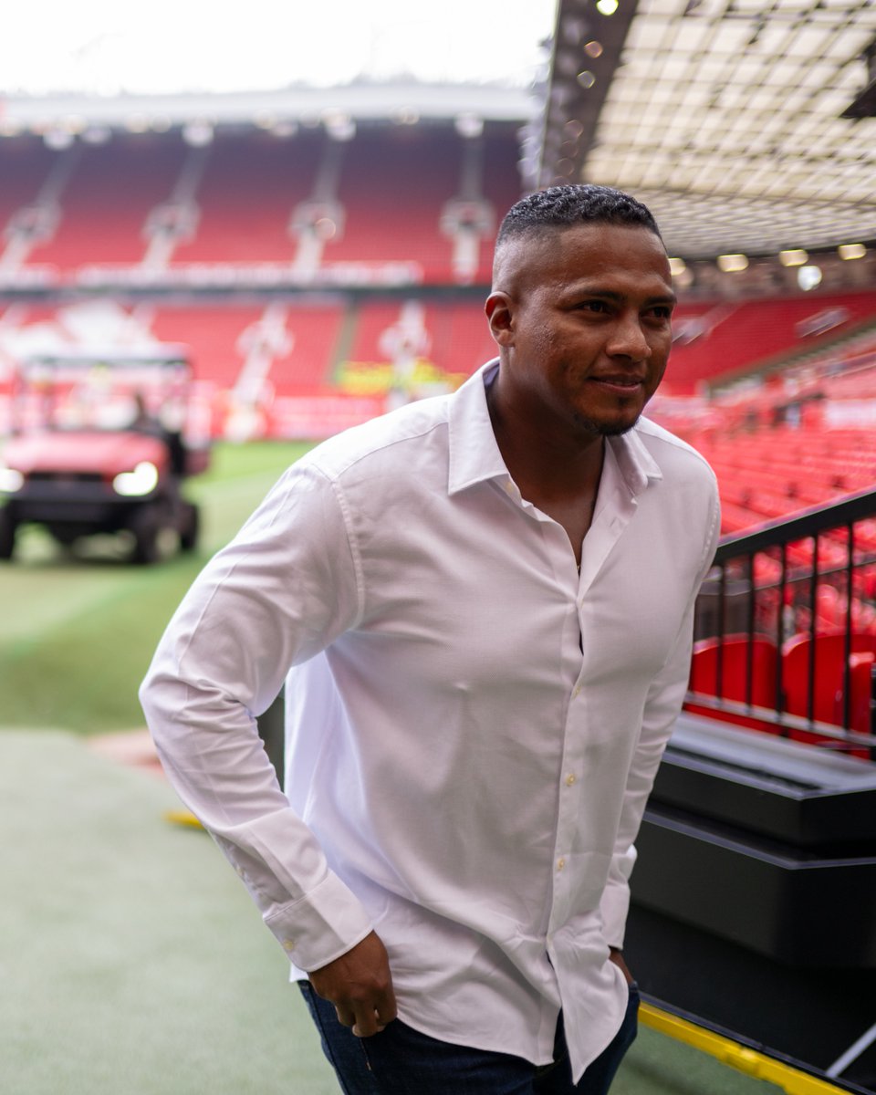 ManUtd's tweet photo. Happy birthday, @Anto_V25! 🥳🎂 https://t.co/rY54abLdB1