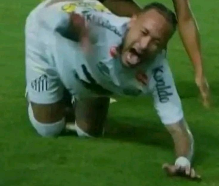 OLAGuildGamesBR's tweet photo. @itokatv ele realmente parou de jogar bola https://t.co/8tquKmcFX6