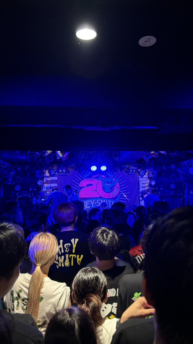 chan1io's tweet photo. ほんこちでした！
地元の大好きな箱でみるヘイちゃん最高にかっこよかった
あったかいフロアでしあわせいっぱい https://t.co/vns0LZcCyE