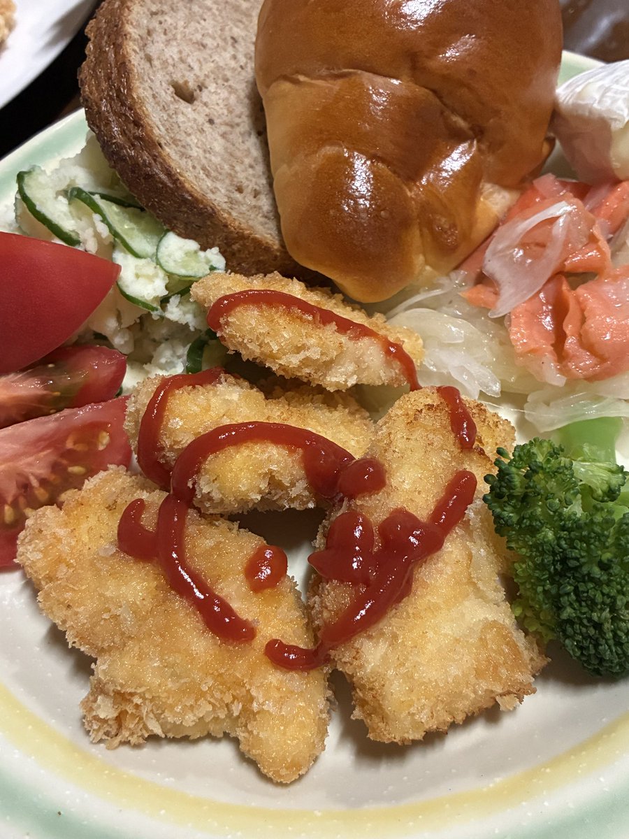 gotonyanko4's tweet photo. 家族の記念日のお祝い✨
記念日にお休みを取れなかったので、当日はケーキでお祝い、日をあらためてお祝いの食事を作りました
おめでとう〜🎉
#晩ごはん　#おうちごはん　#料理記録
#お祝い https://t.co/LA1sWLENj5