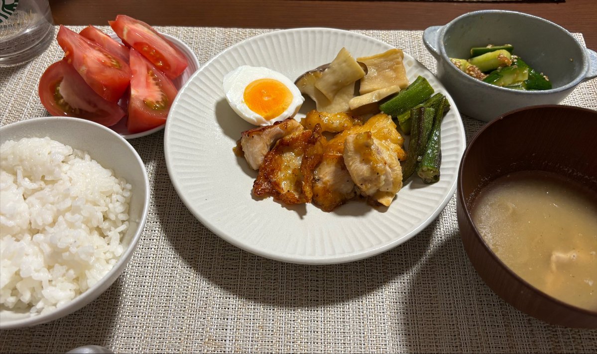 senaizu0's tweet photo. 自炊記録
夏野菜を使うし、鶏むね肉はレモン味にする(もっと見栄え良くしたいな) https://t.co/kIXHI3Q43e