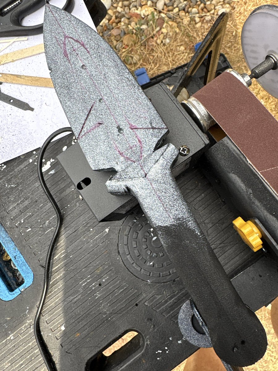 BillytheBlade's tweet photo. So I’ve been working on a cosplay knife made out of foam from Tyges Supplies, for a cosplay of MW4 Capt Price. 
@CallofDuty @InfinityWard  and the G.O.A.T that is Joel Emslie, is this a close proximity to the knife he’s holding????? https://t.co/f51beoyaCB