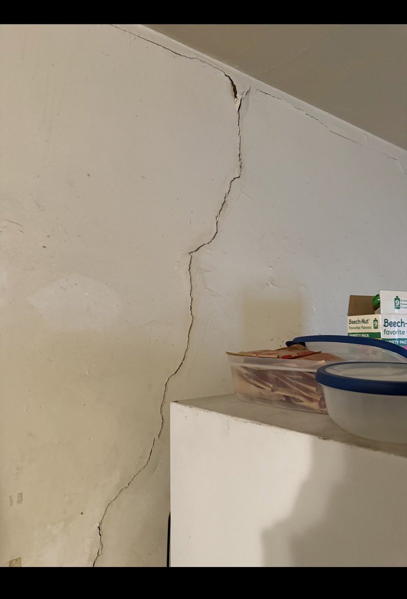 failingbigger's tweet photo. Inspection came back with these two cracks.

Contractor is coming out this week.

If this was a deal you were buying, what’s your next move?

Walk away, negotiate, or keep moving? https://t.co/WLskbqIPII