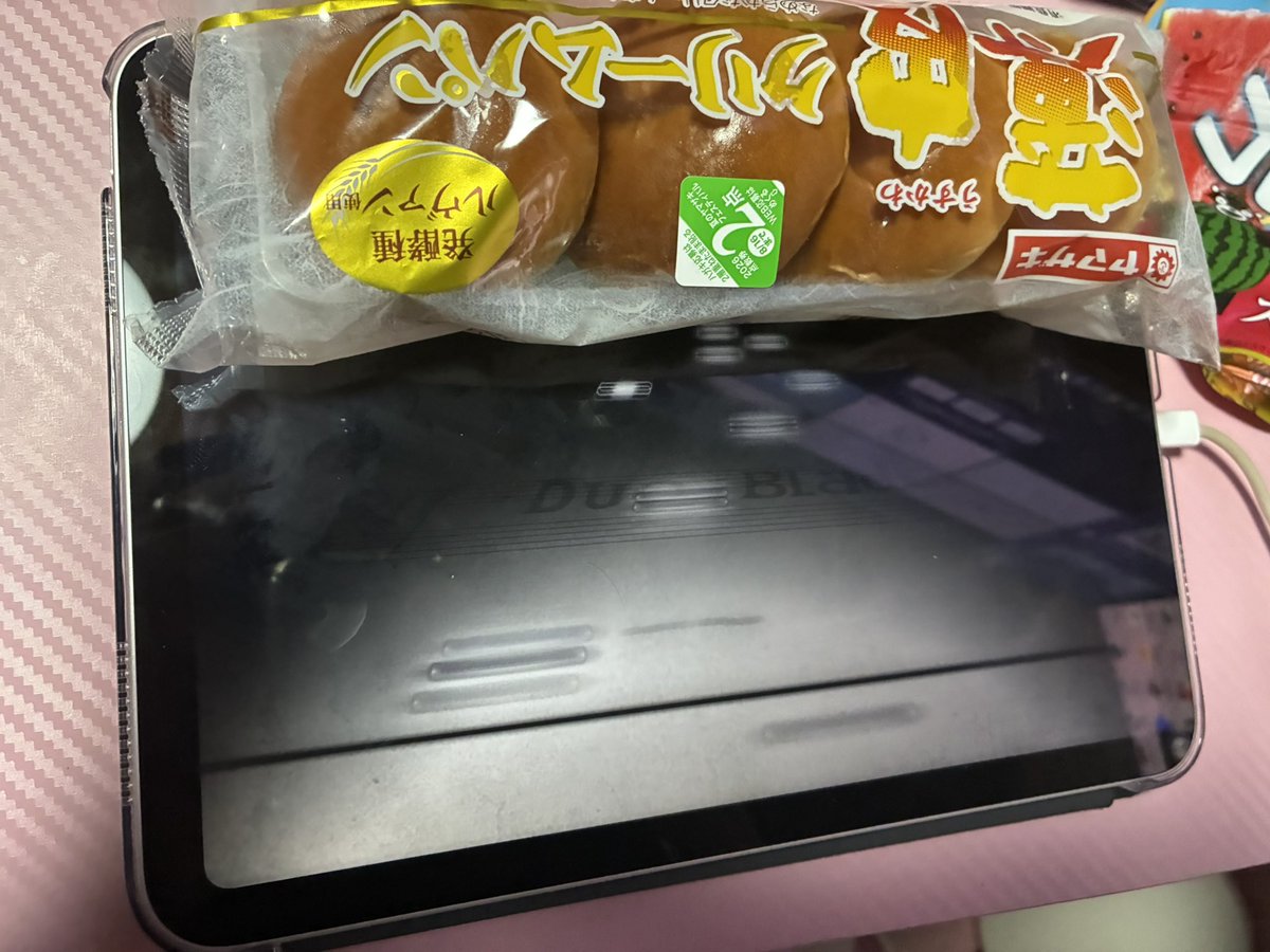 cacao_020's tweet photo. DEEMO布教されて始めたんだけど、
隠すものなかったからクリームパンで壁つけてるw https://t.co/ZLCRQR2tkY