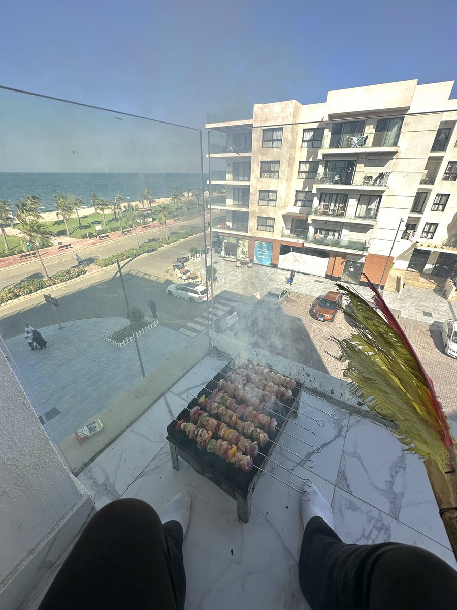 Anber24282844's tweet photo. حفلة شواء مع العائلة 🔥 https://t.co/Pi0tQYY8FL