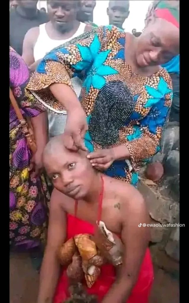 MobilePunch's tweet photo. 𝗧𝗶𝗸𝗧𝗼𝗸𝗲𝗿 𝘂𝗻𝗱𝗲𝗿𝗴𝗼𝗲𝘀 𝘁𝗿𝗮𝗱𝗶𝘁𝗶𝗼𝗻𝗮𝗹 𝗰𝗹𝗲𝗮𝗻𝘀𝗶𝗻𝗴 𝗮𝗳𝘁𝗲𝗿 𝗳𝗶𝗹𝗺𝗶𝗻𝗴 𝗢𝗹𝗼𝗼𝗹𝘂 𝗺𝗮𝘀𝗾𝘂𝗲𝗿𝗮𝗱𝗲 𝗽𝗿𝗼𝗰𝗲𝘀𝘀𝗶𝗼𝗻

𝗥𝗲𝗮𝗱 𝗠𝗼𝗿𝗲: https://t.co/X8dV9wrNCA https://t.co/AvM1tvDDU3