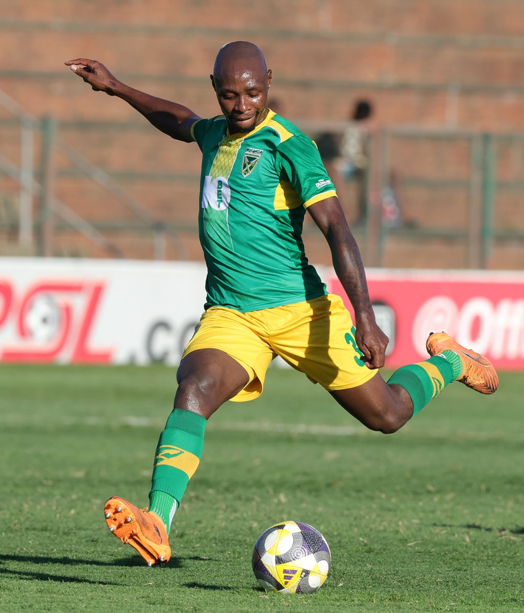 iDiskiTimes's tweet photo. 𝗡𝗘𝗪 𝗗𝗘𝗔𝗟  

Golden Arrows have secured the future of defender Themba Mantshiyane after handing him a new contract ahead of the 2026/27 season. 

Story by @Sinethembah_  ✍️

https://t.co/lxksMknrd9 https://t.co/vyetlfJOiw