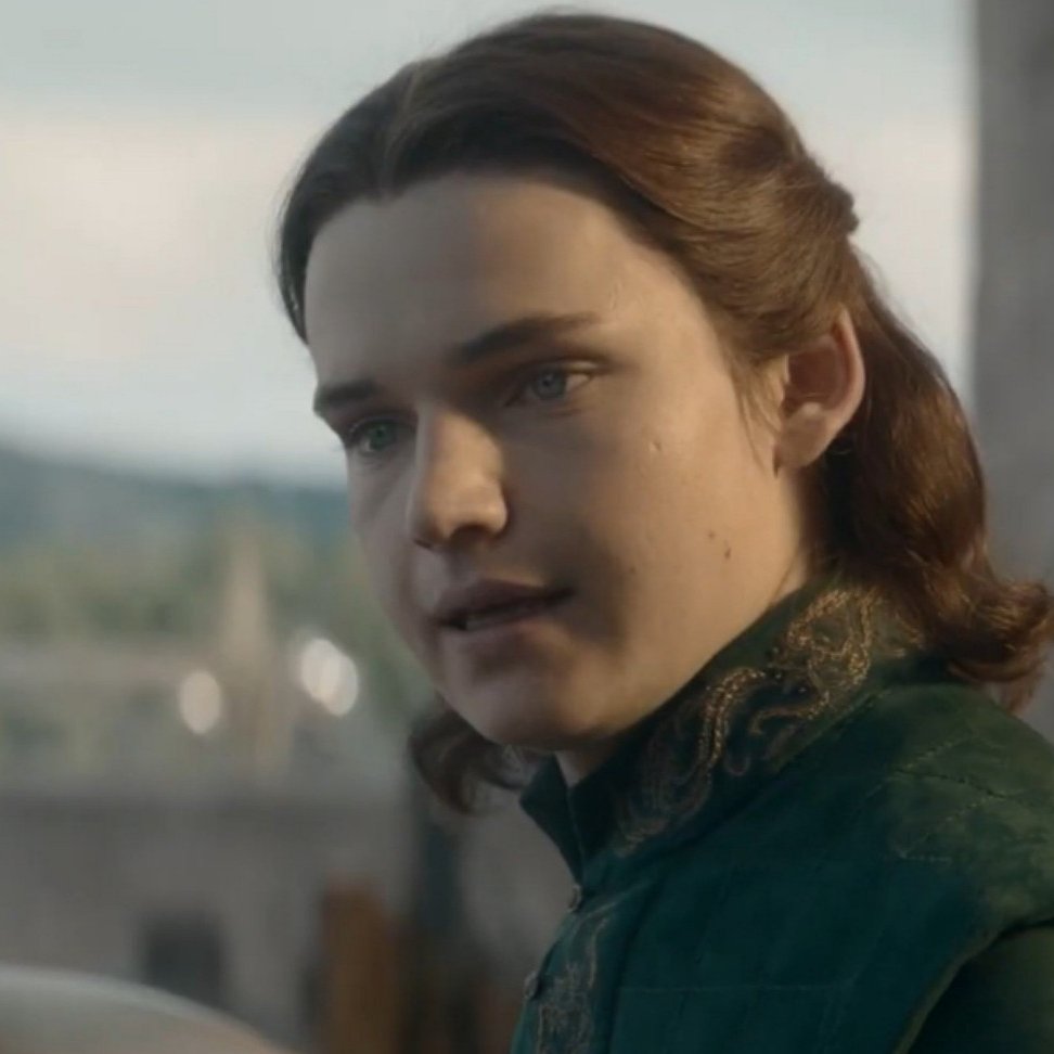 WifeofSerGwayne's tweet photo. After today's episode i have a strong feeling that instead of Ormund, Gwayne will knight Daeron in the finale using Ormund's sword Vigilance &amp; give him the moniker "the Daring." https://t.co/PUZNEKZoWK