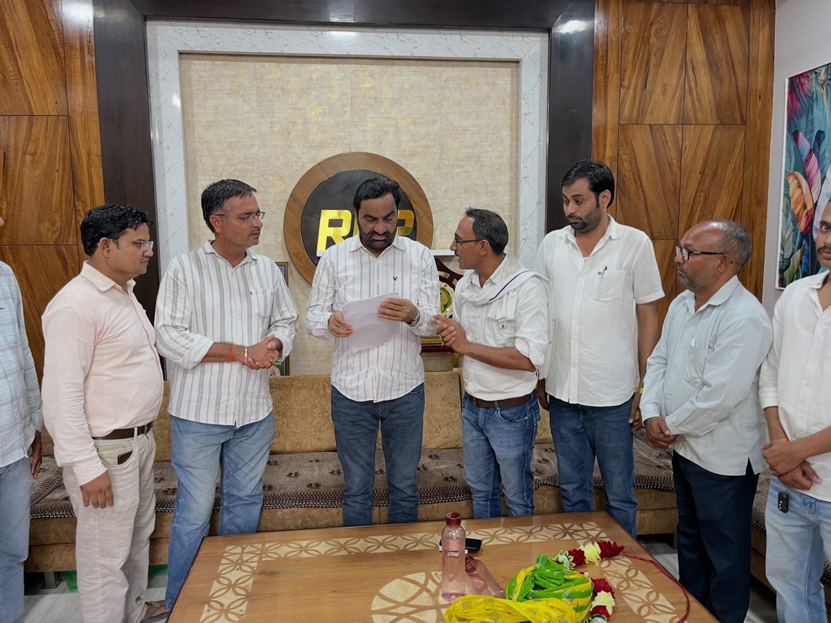 hanumanbeniwal's tweet photo. कल नागौर आवास पर विभिन्न जिलों से आए आगंतुक जनों के साथ मुलाकात से जुड़े छाया चित्र | https://t.co/2HmU4n8DV3