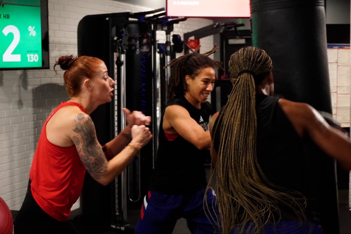 BlueHoseWBB's tweet photo. ＰＣ　ＷＢＢ　ｘ　９ＲＯＵＮＤ    🥊 🥊 https://t.co/TeCDUFx4jr
