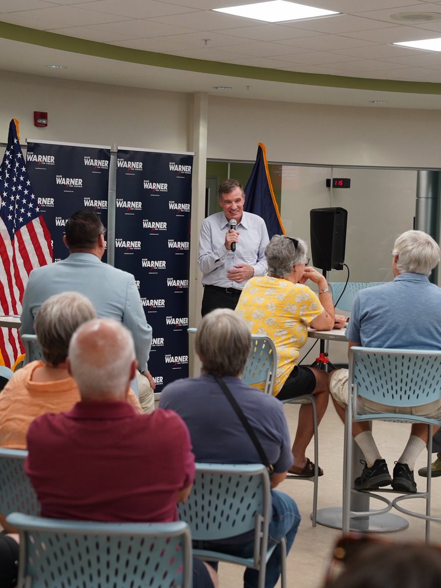 MarkWarnerVA's tweet photo. Richmond and Essex County Democrats, thanks for the warm welcome, great questions, and all your hard work to take back the majorities in Congress in November! https://t.co/FlWMAMaScD