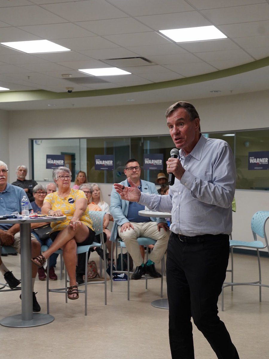 MarkWarnerVA's tweet photo. Richmond and Essex County Democrats, thanks for the warm welcome, great questions, and all your hard work to take back the majorities in Congress in November! https://t.co/FlWMAMaScD