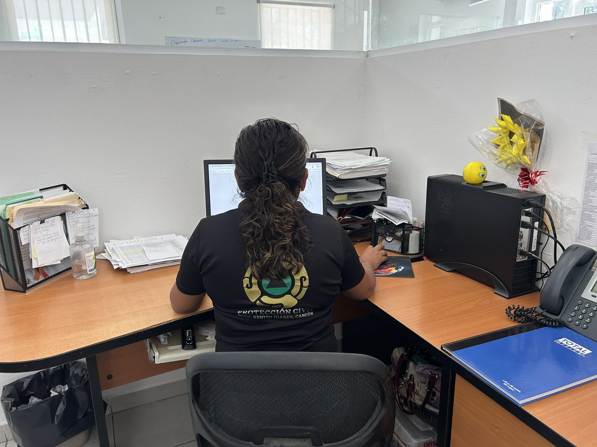 PCivilCancun's tweet photo. 🌟🏢 ¡Iniciamos un nuevo mes con la mejor actitud y el firme compromiso de servir a la ciudadanía!

🤝 Desde nuestras oficinas estamos listos para recibirte, orientarte y apoyarte con tus trámites y servicios. Al mismo tiempo, nuestro personal operativo, guardavidas, 
(1/2) https://t.co/nk5sSH4rng