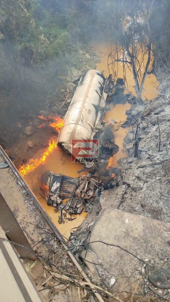 NokoFioBlog's tweet photo. Suhum accident indicates that

* The crash occurred on the Accra–Kumasi Highway near Suhum (Mile 44).
* It involved a VIP bus and a diesel trailer.
* Preliminary investigations by the Ghana National Fire Service (GNFS) indicate the bus was attempting a wrongful overtaking. https://t.co/jp2mujwTu1