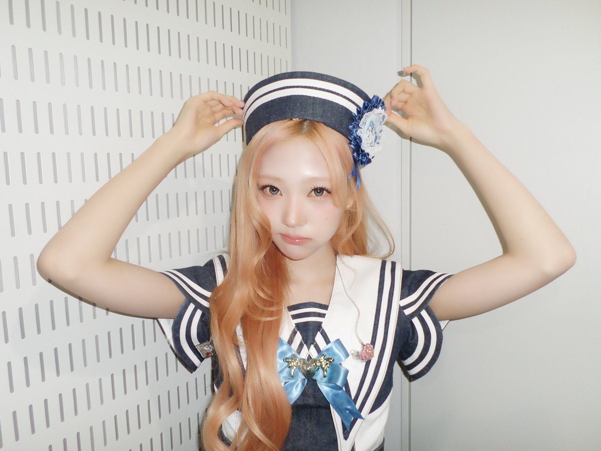 krvimstella's tweet photo. Fixing my hat before heading back out while the flash made every lil detail stand out. The navy sailor fit, soft peach hair, and blue ribbon gave the whole look that cute vintage vibe, and I was fully here for every second of it. https://t.co/kJE0rP8xqx