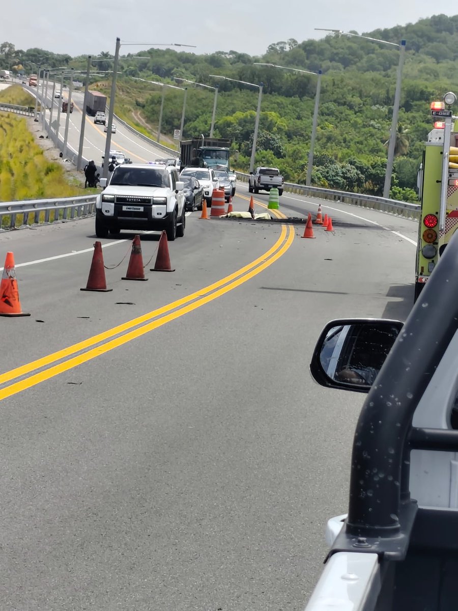 DefensaCivilRD's tweet photo. #Peravia
La #DefensaCivilRD apoyó a la Digesett con el manejo del tránsito, debido a la ocurrencia de un accidente en la Circunvalación de Baní, donde lamentablemente perdió la vida una persona. https://t.co/6ictOGAVuq