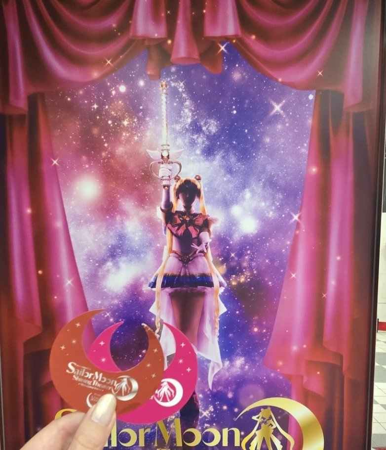 00whale's tweet photo. 美奈子ちゃんがカードを魔法みたいにクルクル回してから、はい！とくださり、信じられないほど可愛かった。クラスのマドンナ愛野さんに突然話しかけられた片隅で本読むモブのない記憶が生まれた。初恋不可避。可愛さのパワーにブレブレなので危険察知&amp;お見送り美奈子ちゃんを添えて… https://t.co/qD19qeINKJ