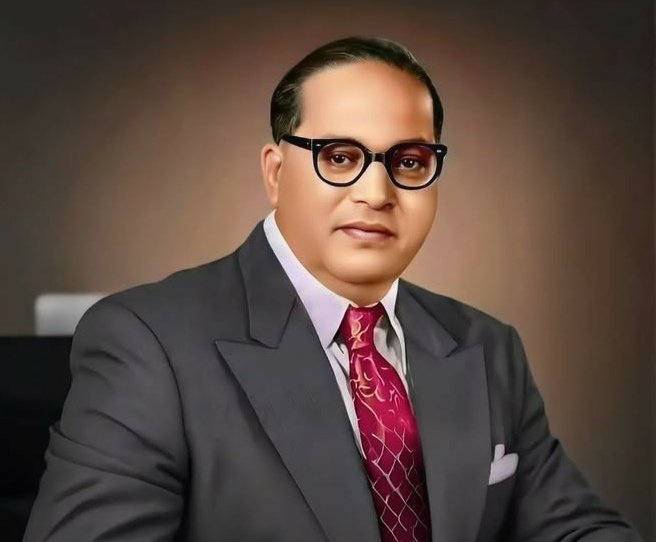 KraantiKumar's tweet photo. भारत की सबसे बड़ी समस्या है जातीय भेदभाव और तीन जातियों का ओवर रिप्रजेंटेशन.

29 राज्य हैं लेकिन किसी भी राज्य में दलित मुख्यमंत्री नही है.

सुप्रीम कोर्ट में एक भी OBC जज नही है. मैनस्ट्रीम मीडिया में OBC SC ST नजर ही नही आते.

टॉप ब्यूरोक्रेसी में भी OBC SC ST किसी भी निर्णायक भूमिका में नही हैं.

ओवर रिप्रजेंटेशन पर बोलना सीखिए. बहुजन समाज का नेता कोई नही बोलेगा. उसी तरह जैसे बीजेपी के नेता आरक्षण के खिलाफ सामने नही बोलते.

इस लड़ाई को हम सबको मिलकर आगे ले जाना है. ओवर रिप्रजेंटेशन ने भारत को पिछड़ा मुल्क बनाए रखा है. सवर्ण ही नीति निर्माता हैं. बजट वहीं बनाते हैं, रक्षा सौदा वही करते हैं. इन लोगों के ओवर रिप्रजेंटेशन ने देश को बीमार कर दिया है.