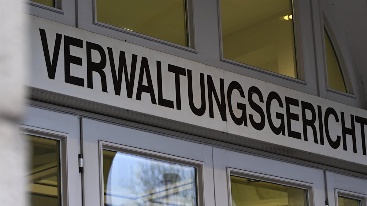 welt's tweet photo. Syrer stieß Polizisten auf Betonboden – Gericht bestätigt Ausweisung https://t.co/SmGSfdxyxv https://t.co/bczSUOCPKd