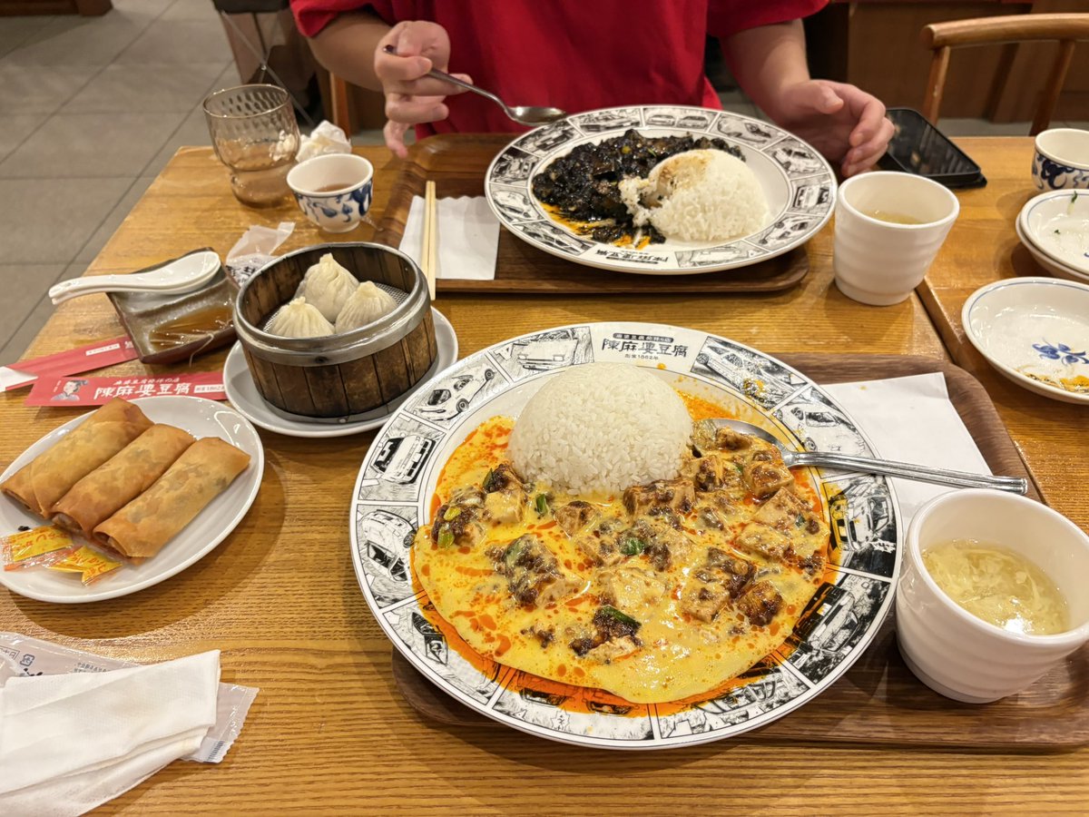 hiroshoop_free's tweet photo. 陳麻婆豆腐 有明ガーデン店にて、頭文字Dコラボメニューに加え、他単品メニューも沢山頼みお腹いっぱい食べてきました！美凄く美味しかったので、また行きます！そしてお皿当たりますように！😊
#頭文字MD #頭文字D #陳麻婆豆腐 https://t.co/t6VEtHBgtD