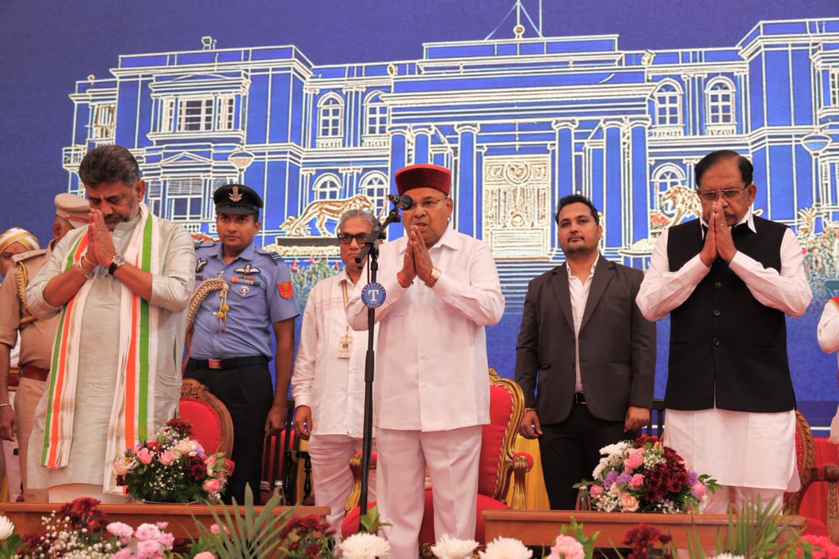 TcGehlotOffice's tweet photo. Hon Governor Shri @TCGEHLOT administered the Oath of Office &amp; Secrecy to the newly inducted Ministers in the Karnataka Council of Ministers at a swearing-in ceremony held at Lok Bhavan, Bengaluru.

CM Shri D.K. Shivakumar, DCM Dr. G. Parameshwara &amp; other dignitaries were present. https://t.co/ijpgLAnx3b