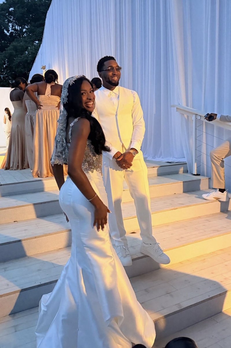 blacktwiterthrd's tweet photo. Officially, Mr. and Mrs. Mitchell! 🤍 https://t.co/ojXH97FCWb