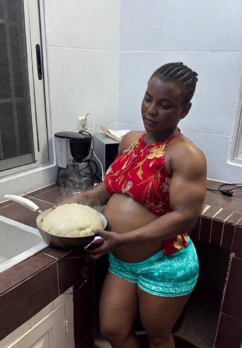 great_guy0's tweet photo. Facts about strong babes ? https://t.co/GTDXAHSAQY