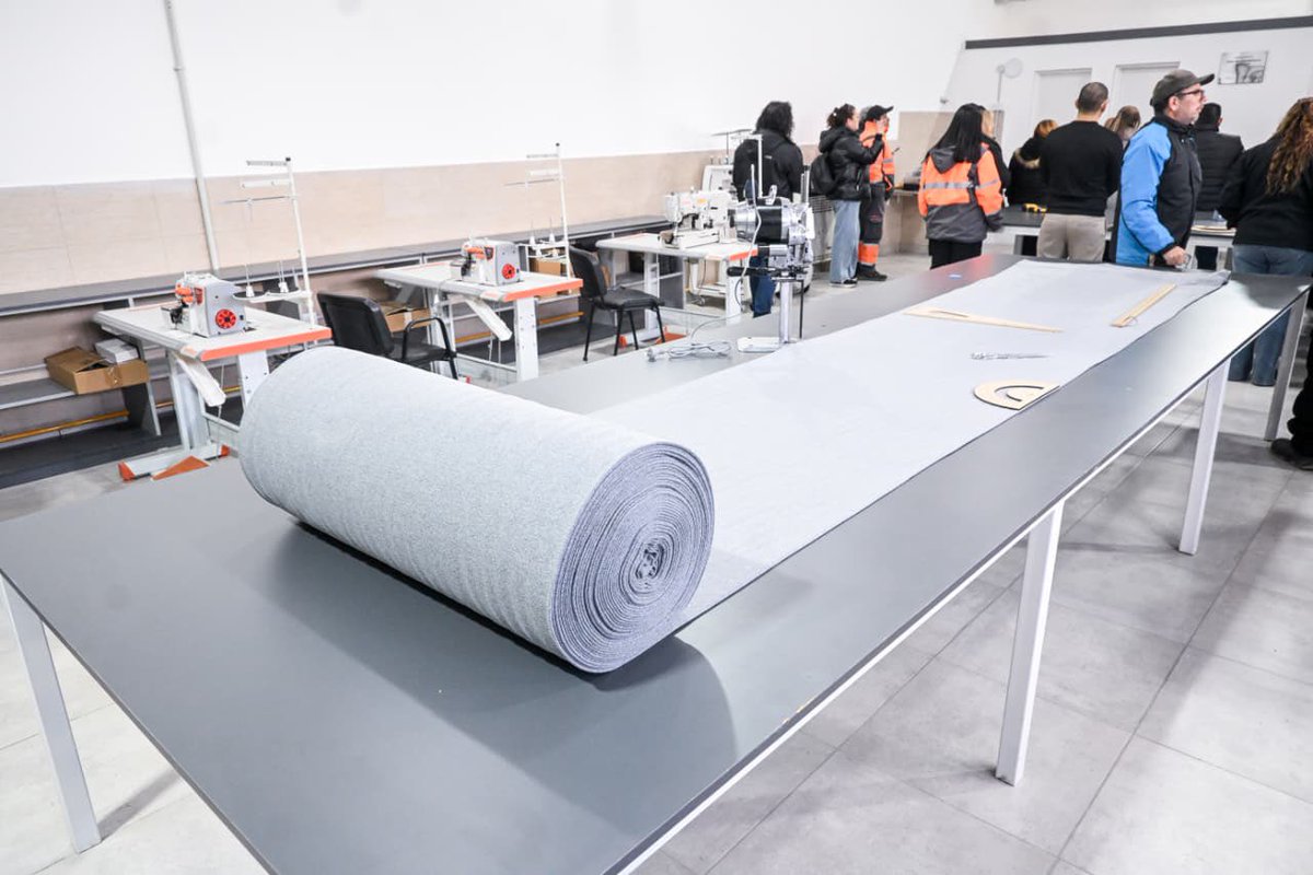 Gus_Sastre's tweet photo. Hoy, junto a nuestros compañeros de trabajo, dejamos inaugurado el Taller de Indumentaria Municipal, un nuevo espacio que nos permitirá avanzar con soluciones para los agentes del Municipio. 

Celebramos poder concretar este tipo de iniciativas, que no hacen más que evidenciar que cuando se articulan acciones, los resultados siempre son positivos.
